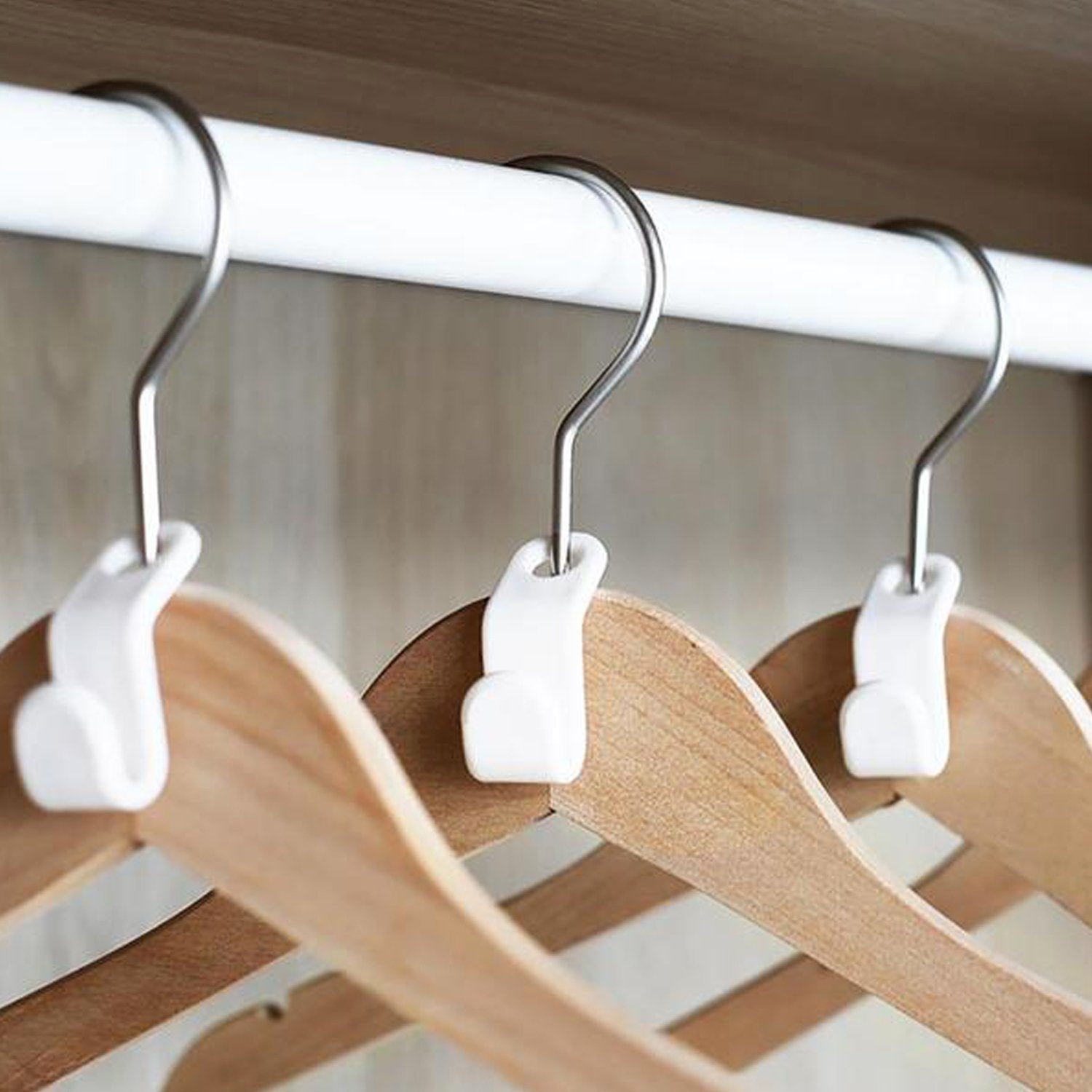 1700 Plastic Clothes Hanger With Non-slip Pad