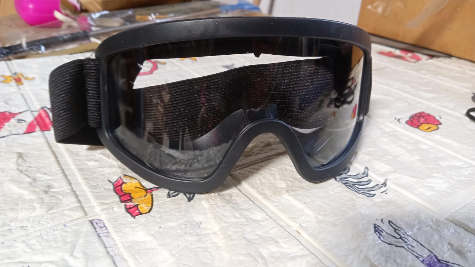 Transparent protective goggles for outdoor biking