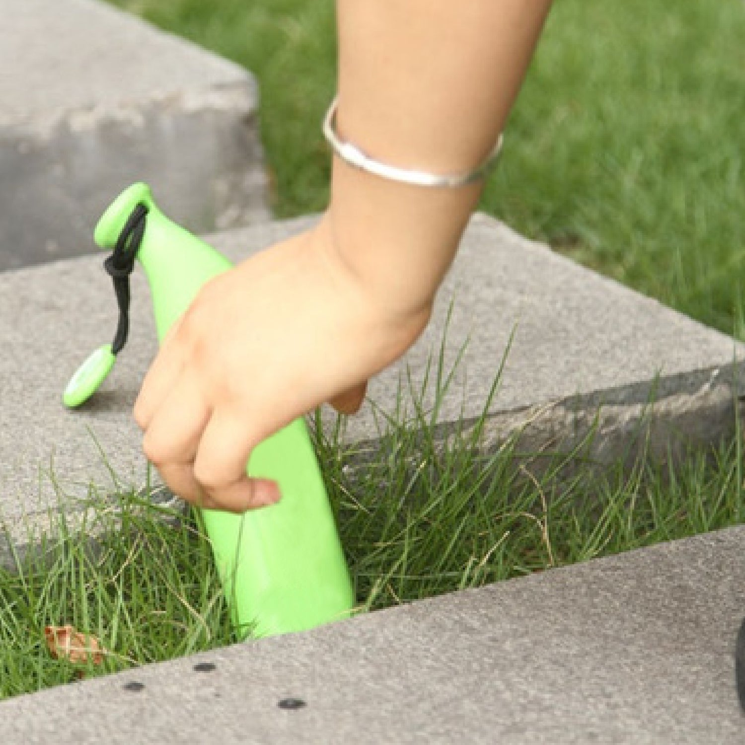 Banana-shaped mini umbrella, foldable design, stylish and compact.