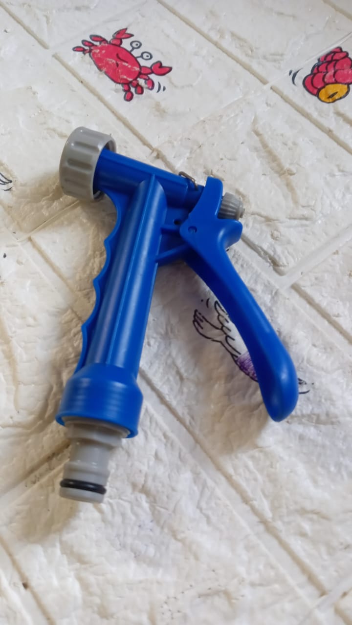 Spray nozzle for garden