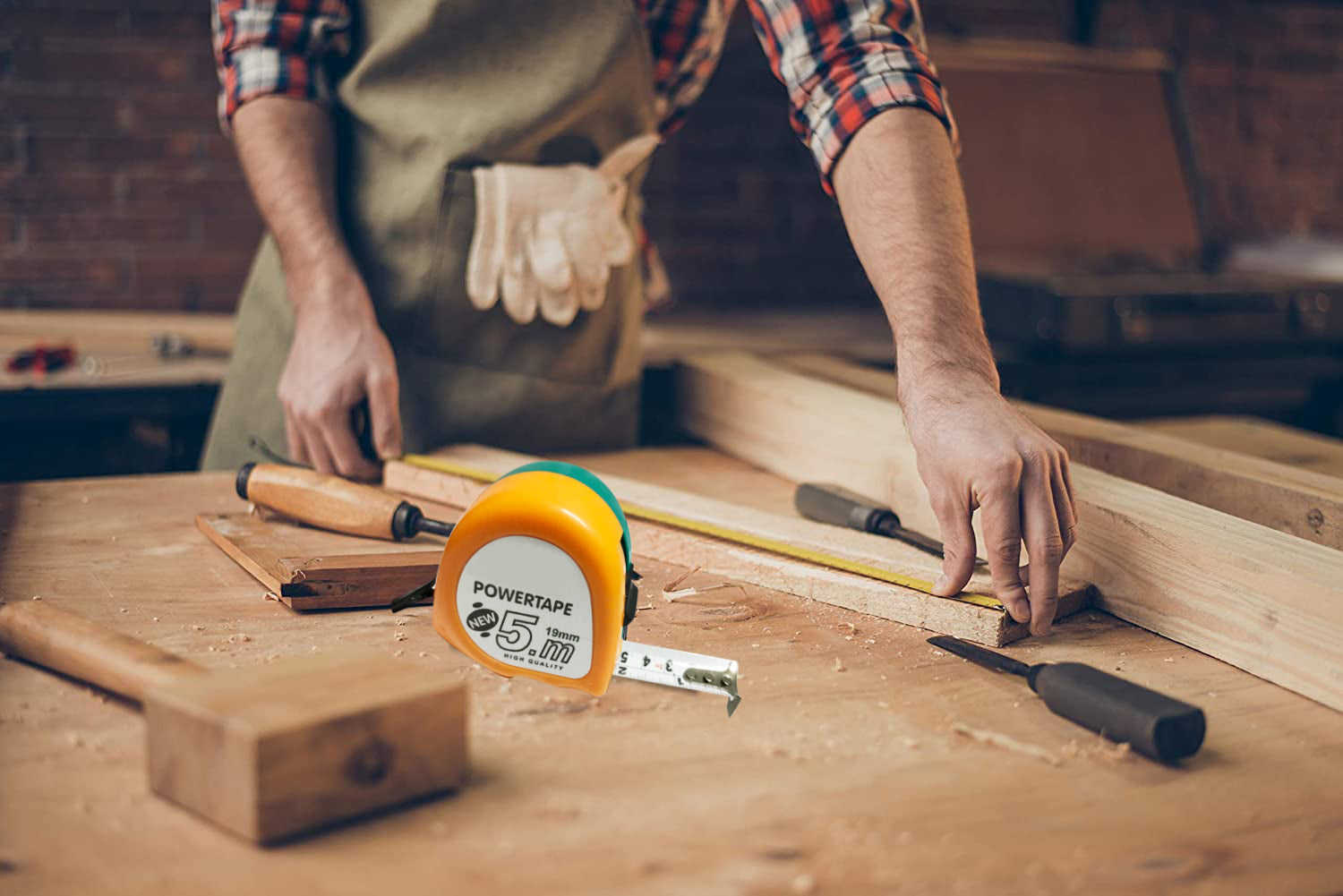 Handy 5-meter measuring tape for quick measurements.